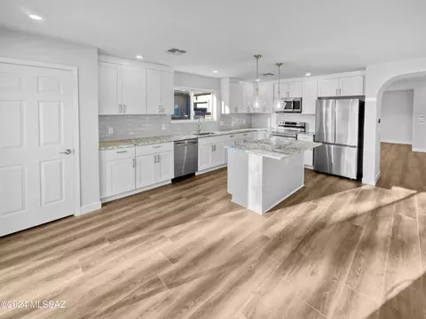 Kitchen - 10669 S Silverbluff Dr, Vail, AZ 85641 photo 1 of 3