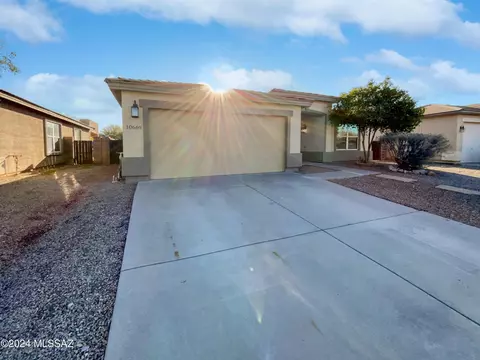 Exterior - 10669 S Silverbluff Dr, Vail, AZ 85641 photo 2 of 6