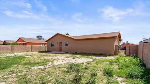 Exterior - 2017 E Cochise Vis, Tucson, AZ 85713 photo 4 of 10