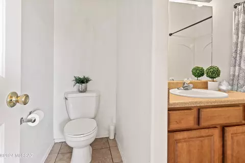 Bath - 2017 E Cochise Vis, Tucson, AZ 85713 photo 1 of 3