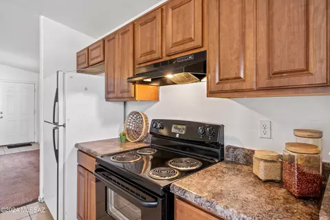 Kitchen - 2017 E Cochise Vis, Tucson, AZ 85713 photo 3 of 4