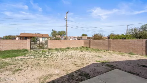 Exterior - 2017 E Cochise Vis, Tucson, AZ 85713 photo 6 of 10