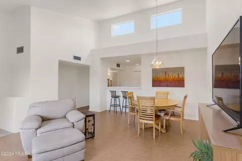 8714 N Little Oak Ln, Tucson, AZ 85704