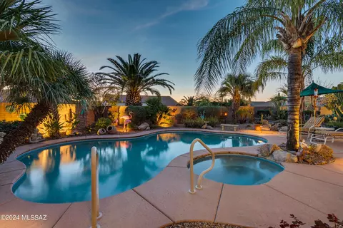 1767 N Laguna Oaks Dr, Green Valley, AZ 85614