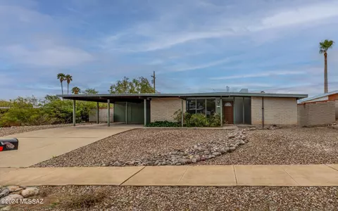 8350 E Colette St, Tucson, AZ 85710