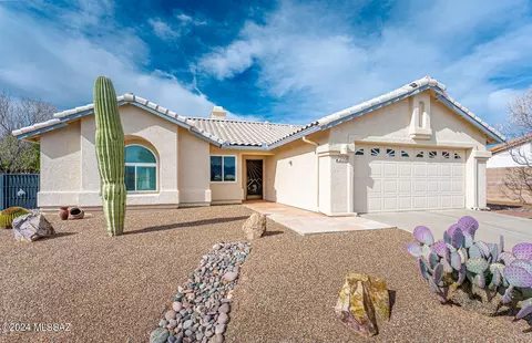 2537 N Camino Reloj, Green Valley, AZ 85614
