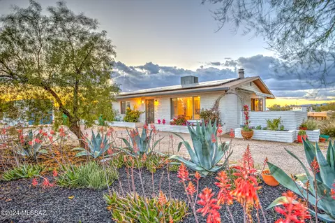 800 W Roller Coaster Rd, Tucson, AZ 85704