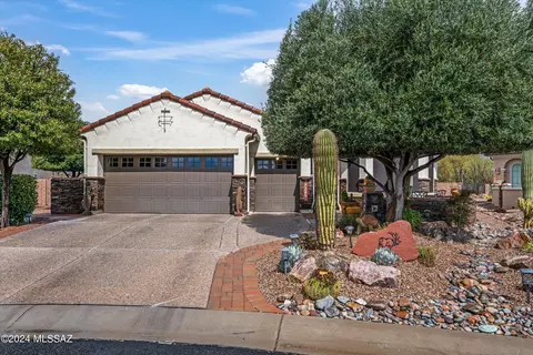 2119 E Thunderchief Dr, Green Valley, AZ 85614