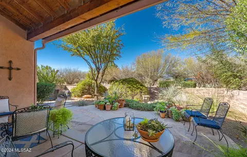 124 Geary Rd, Tubac, AZ 85646