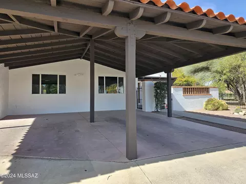 81 N Las Yucas, Green Valley, AZ 85614