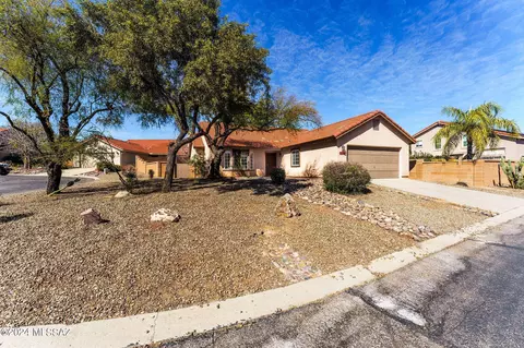 10100 N Latrobe Pl, Oro Valley, AZ 85737