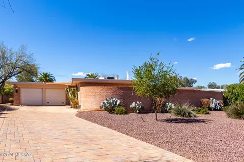 430 S Brighton Ln, Tucson, AZ 85711