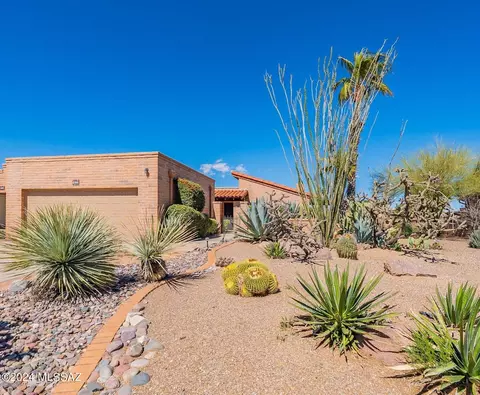 1048 W Desert Hills Dr, Green Valley, AZ 85622