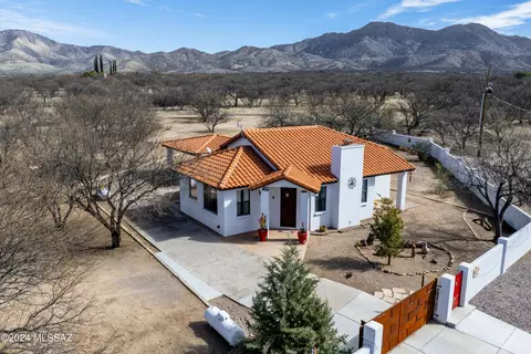 8 Roadrunner Ct, Nogales, AZ 85621