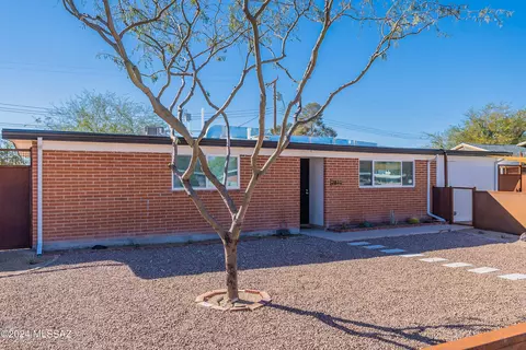 2811 N Cloverland Ave, Tucson, AZ 85712