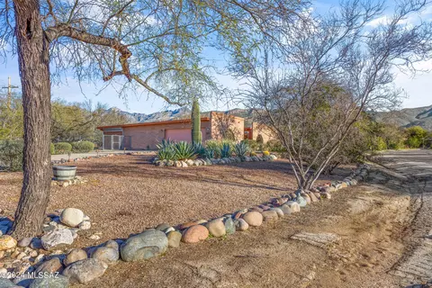 9311 E Walnut Tree Dr, Tucson, AZ 85749 photo 5