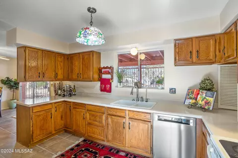 9311 E Walnut Tree Dr, Tucson, AZ 85749 photo 7