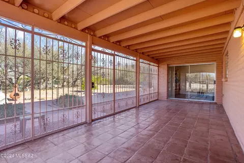 9311 E Walnut Tree Dr, Tucson, AZ 85749 photo 3