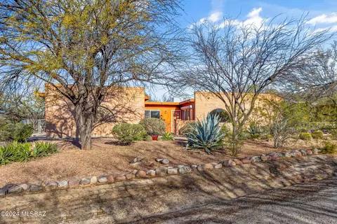 9311 E Walnut Tree Dr, Tucson, AZ 85749