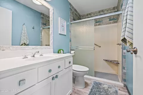 Bath - 4214 E Allison Rd, Tucson, AZ 85712 photo 1 of 2