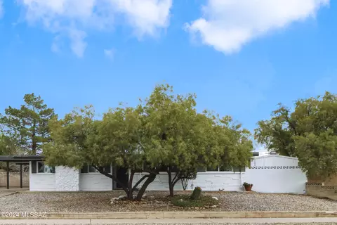 815 S Sarnoff Dr, Tucson, AZ 85710