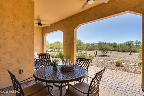 1005 Broken Hills Dr, Green Valley, AZ 85614