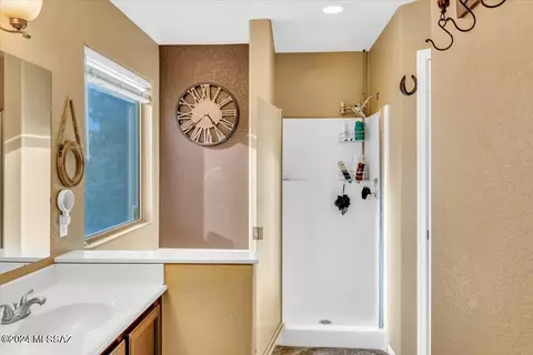 Bath - 8870 E Maxwell Dr, Tucson, AZ 85747 photo 4 of 7