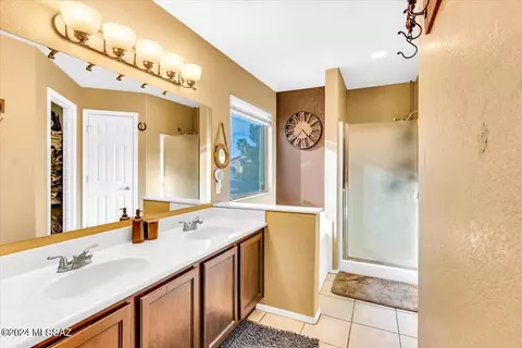Bath - 8870 E Maxwell Dr, Tucson, AZ 85747 photo 3 of 7