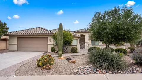 1817 E Desert Lark Pass, Green Valley, AZ 85614