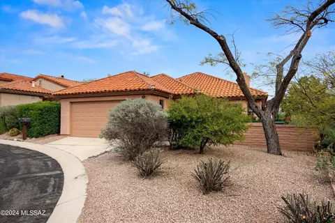 5960 N Moon Crest Dr, Tucson, AZ 85718