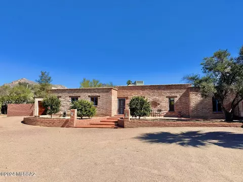 6938 N Orange Grove Cir, Tucson, AZ 85704