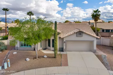 8950 N Willeta Dr, Tucson, AZ 85743