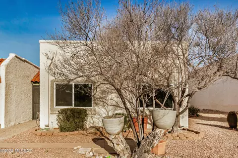6367 N Orange Tree Dr, Tucson, AZ 85704