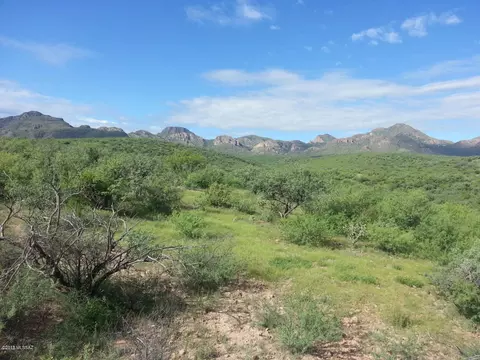37 Calzada Ct, Rio Rico, AZ 85648