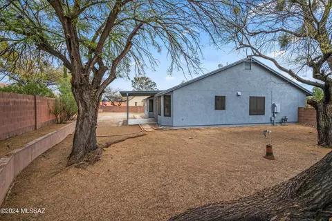 Exterior - 9541 E Danforth Pl, Tucson, AZ 85747 photo 6 of 9