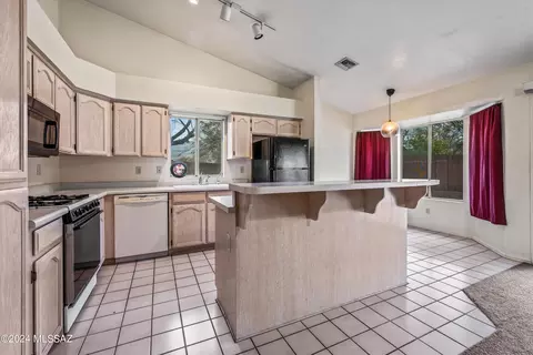 Kitchen - 9541 E Danforth Pl, Tucson, AZ 85747 photo 2 of 4