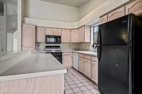 Kitchen - 9541 E Danforth Pl, Tucson, AZ 85747 photo 4 of 4