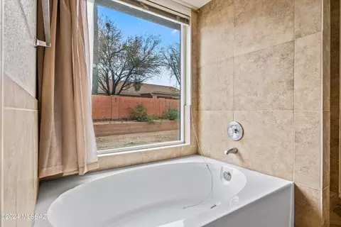 Bath - 9541 E Danforth Pl, Tucson, AZ 85747 photo 3 of 4