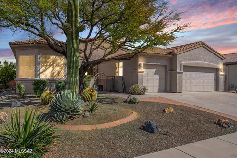 90 N Bent Ridge Dr, Green Valley, AZ 85614