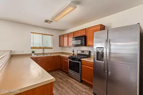 Kitchen - 4792 E Desert Thorn Dr, Tucson, AZ 85756 photo 3 of 5