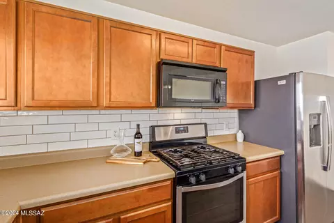 Kitchen - 4792 E Desert Thorn Dr, Tucson, AZ 85756 photo 4 of 5