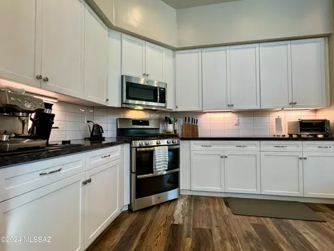 Kitchen - 7532 E Bookmark Pl, Tucson, AZ 85715 photo 2 of 6