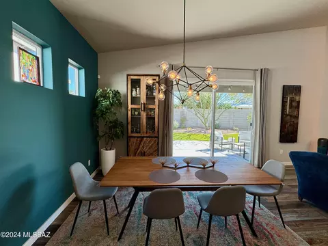 Dining - 7532 E Bookmark Pl, Tucson, AZ 85715 photo 3 of 4