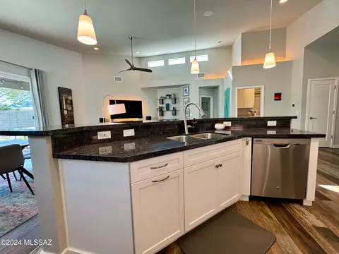 Kitchen - 7532 E Bookmark Pl, Tucson, AZ 85715 photo 3 of 6