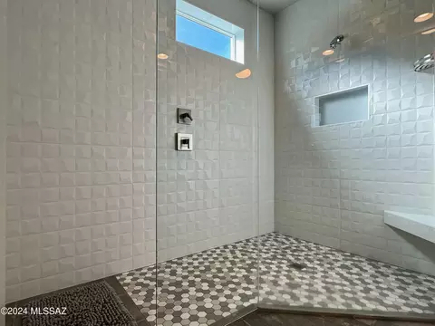 Bath - 7532 E Bookmark Pl, Tucson, AZ 85715 photo 3 of 5