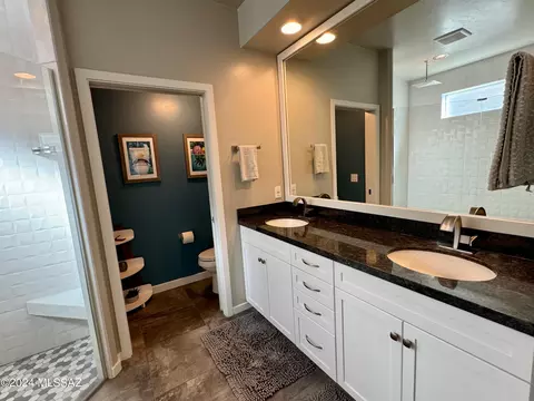 Bath - 7532 E Bookmark Pl, Tucson, AZ 85715 photo 2 of 5