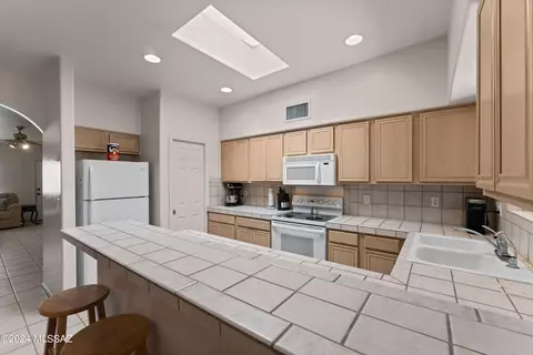 542 E Savannah St, Vail, AZ 85641 photo 8