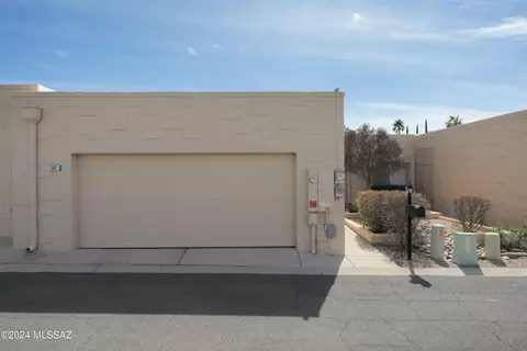 542 E Savannah St, Vail, AZ 85641 photo 2