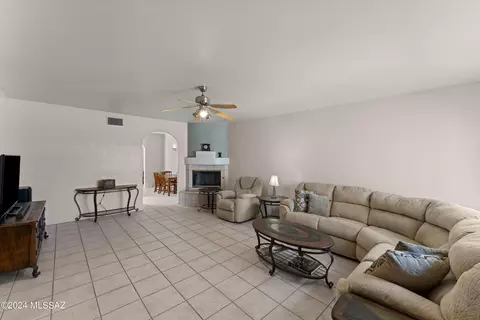 542 E Savannah St, Vail, AZ 85641 photo 4