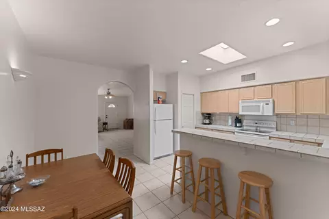 542 E Savannah St, Vail, AZ 85641 photo 9